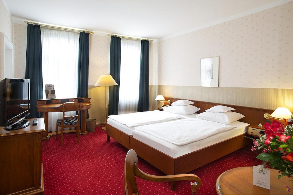 Hotel Saechsischer Hof Meiningen Bagian luar foto
