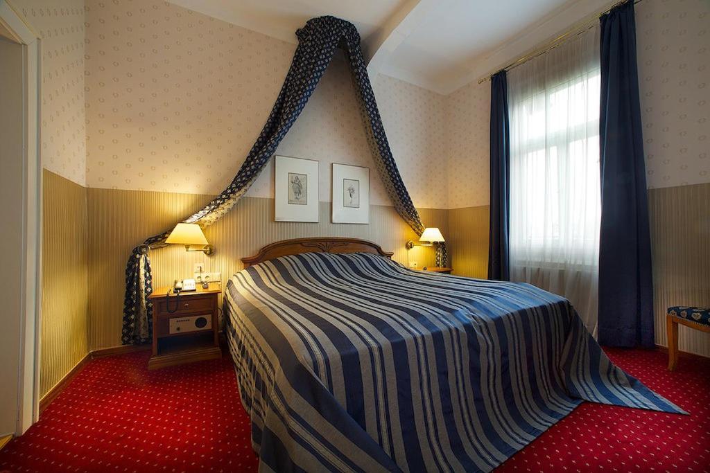 Hotel Saechsischer Hof Meiningen Bagian luar foto