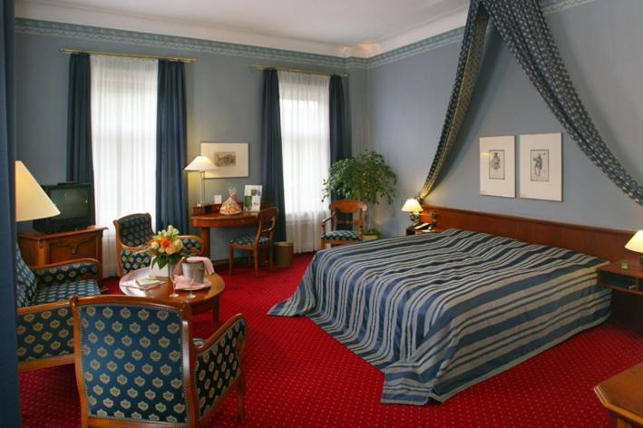Hotel Saechsischer Hof Meiningen Bagian luar foto