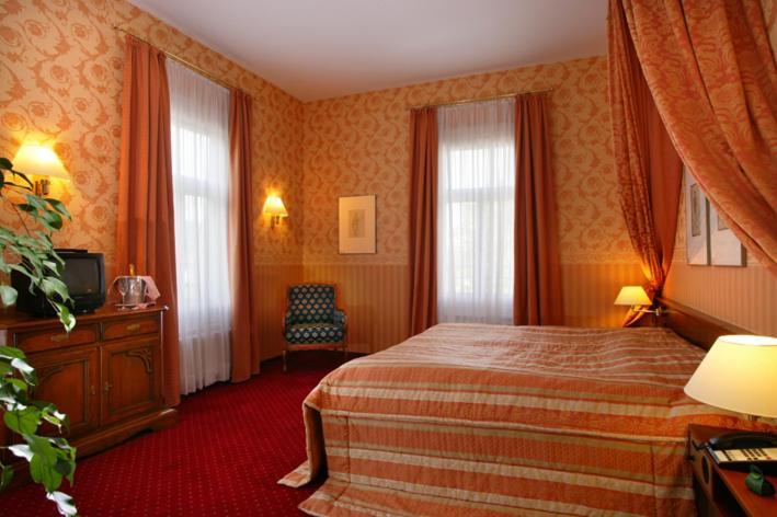 Hotel Saechsischer Hof Meiningen Bagian luar foto